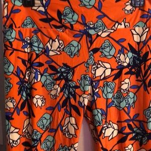 92% poly 8% spandex leggings . Buttery soft.